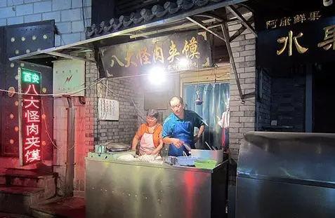 武汉十大美食街2025年排行榜前十名榜单出炉 武汉十大美食街2025年排行榜前十名榜单出炉