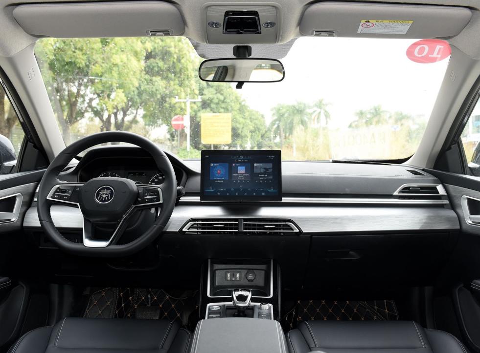 十款90万左右的轿车推荐2025年排行榜前十名榜单出炉 十款90万左右的轿车推荐2025年排行榜前十名榜单出炉