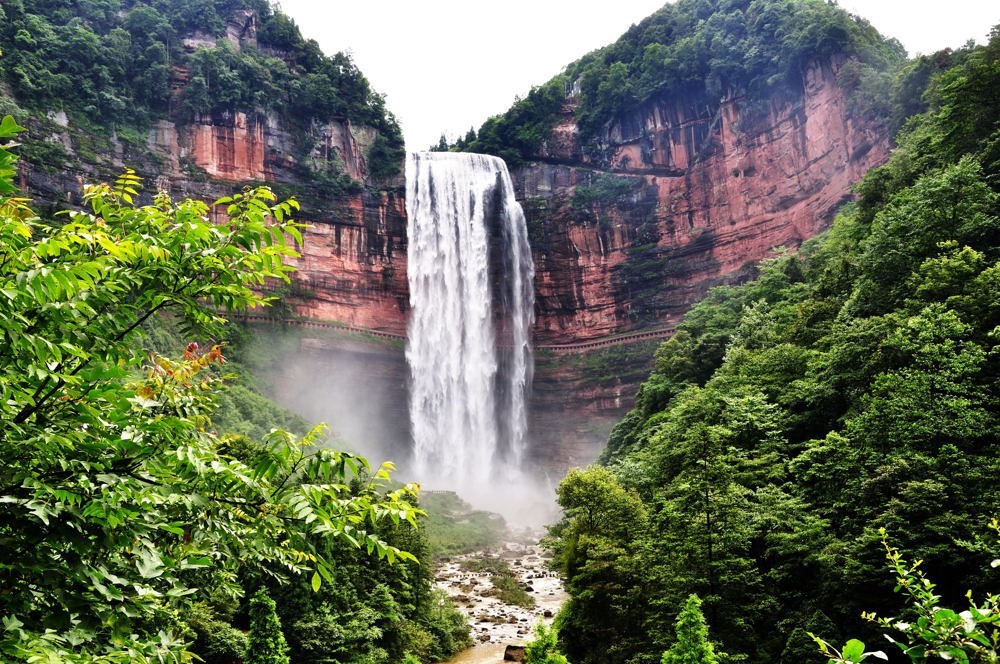 中国十大最美山谷瀑布2025年排行榜前十名榜单出炉