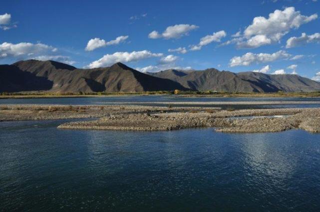 西藏国庆旅游必去的地方2026年最新热度口碑双榜对比 西藏国庆旅游必去的地方2026年最新热度口碑双榜对比