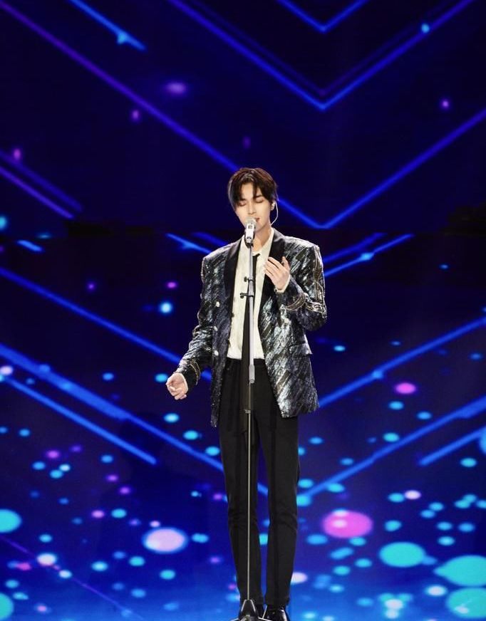 十大著名春晚主持人2026年最新热度口碑双榜对比 十大著名春晚主持人2026年最新热度口碑双榜对比