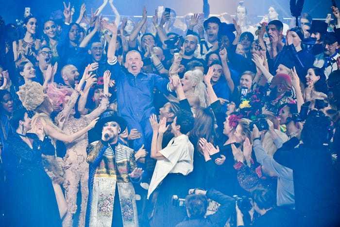 十大经典时装美剧2026年本年度热度口碑双榜对比