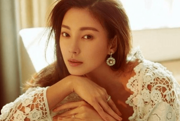 中国娱乐圈十大长发美女2026年本年度热度口碑双榜对比