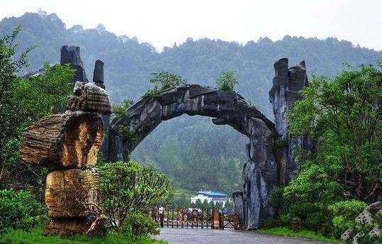 铜仁十大广受青睐玩的景点2026年本年度热度口碑双榜对比