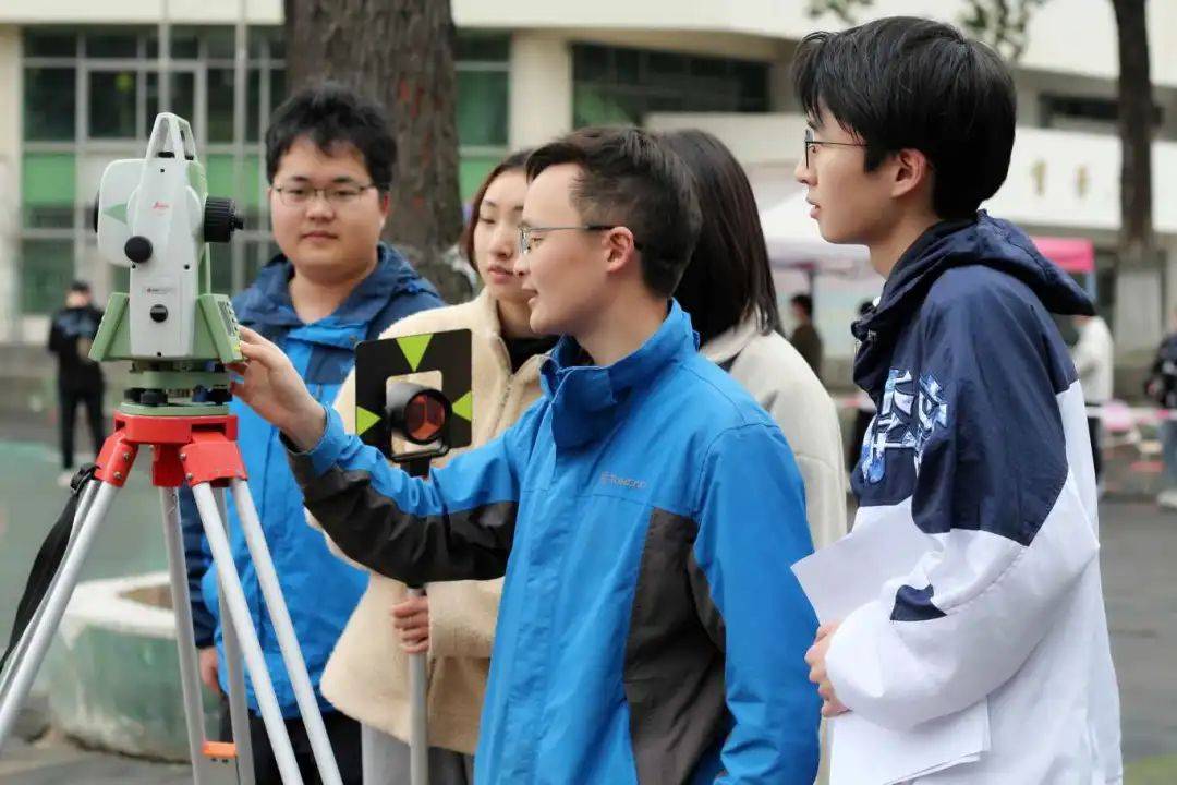 中国测绘工程专业十大名校2026年本年度热度口碑双榜对比