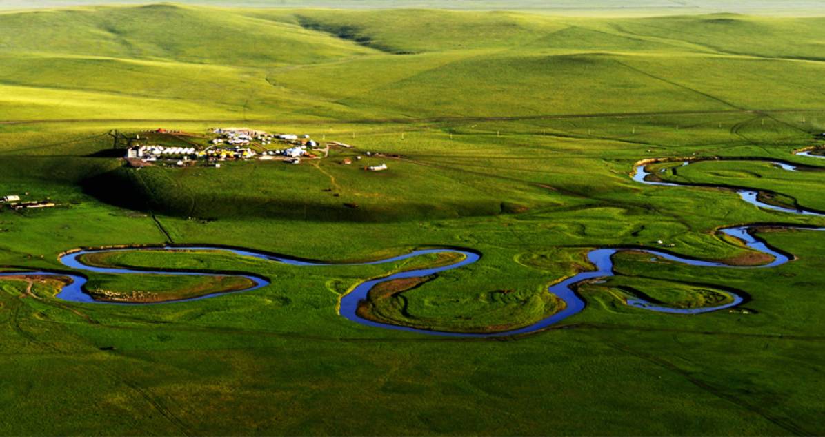 中国十大自驾游草原2026年本年度热度口碑双榜对比