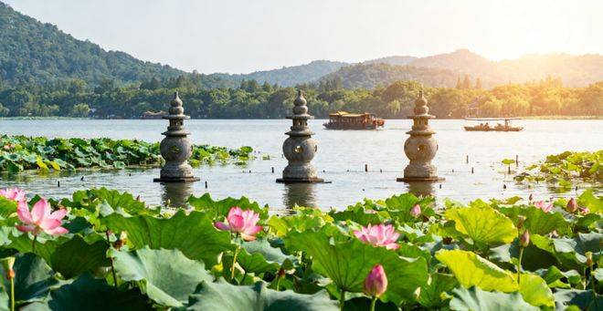 杭州十大适合春季旅游的地方2026年本年度热度口碑双榜对比