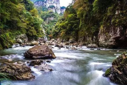 中国十大最美山谷溪涧2026年本年度热度口碑双榜对比
